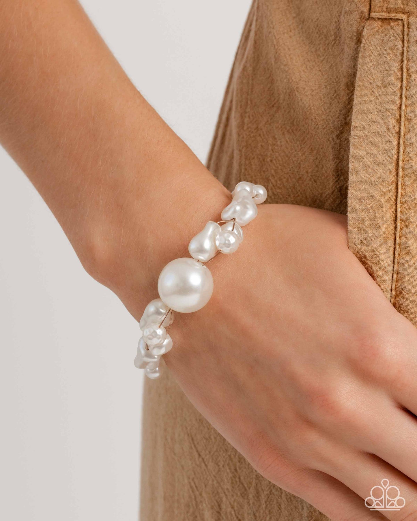 Wiry Waymaker - Sets- White Pearls - Complete Look