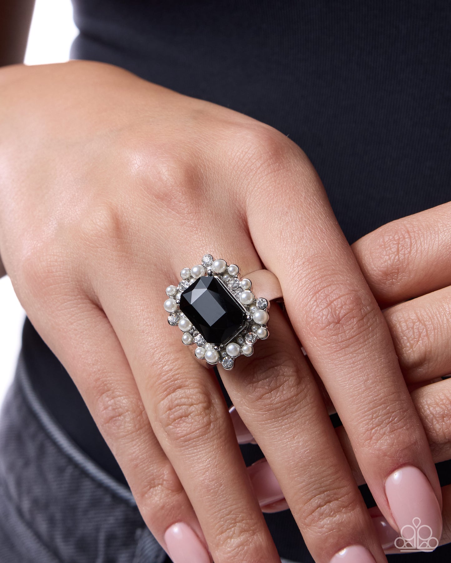 Effervescent Emerald - Black