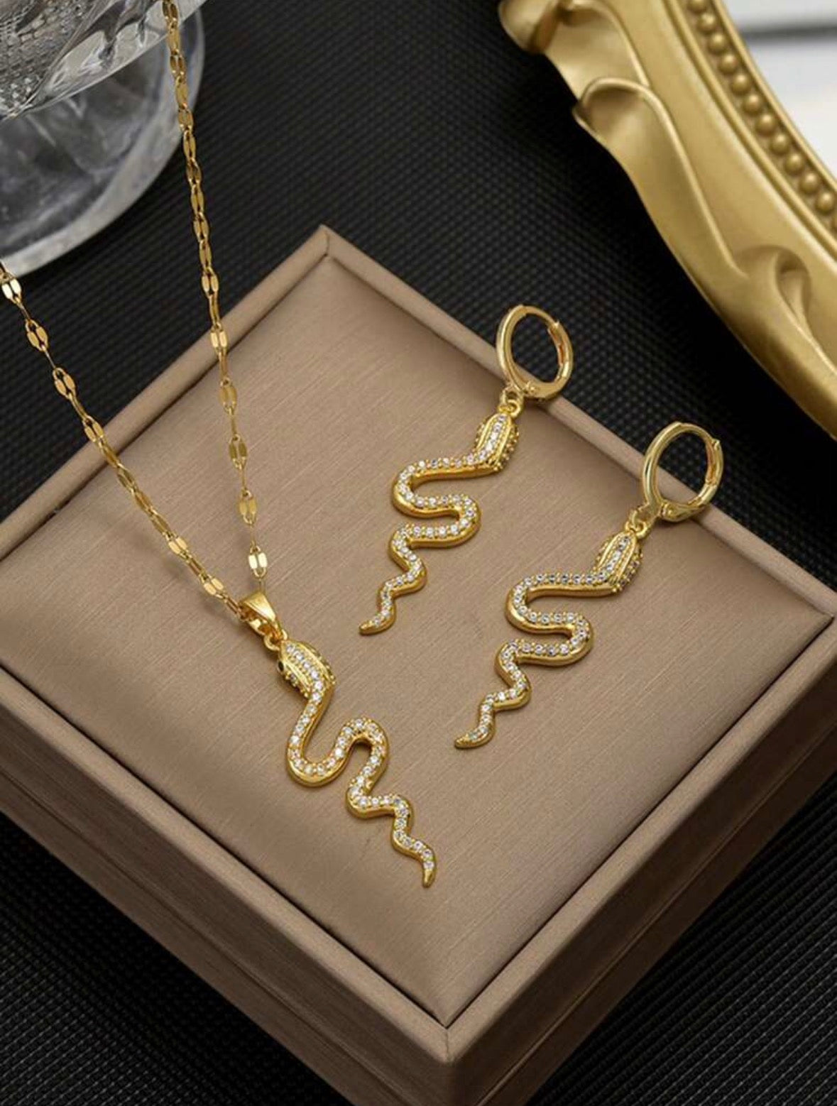 Coiled Luxe - Gold - Complete Look