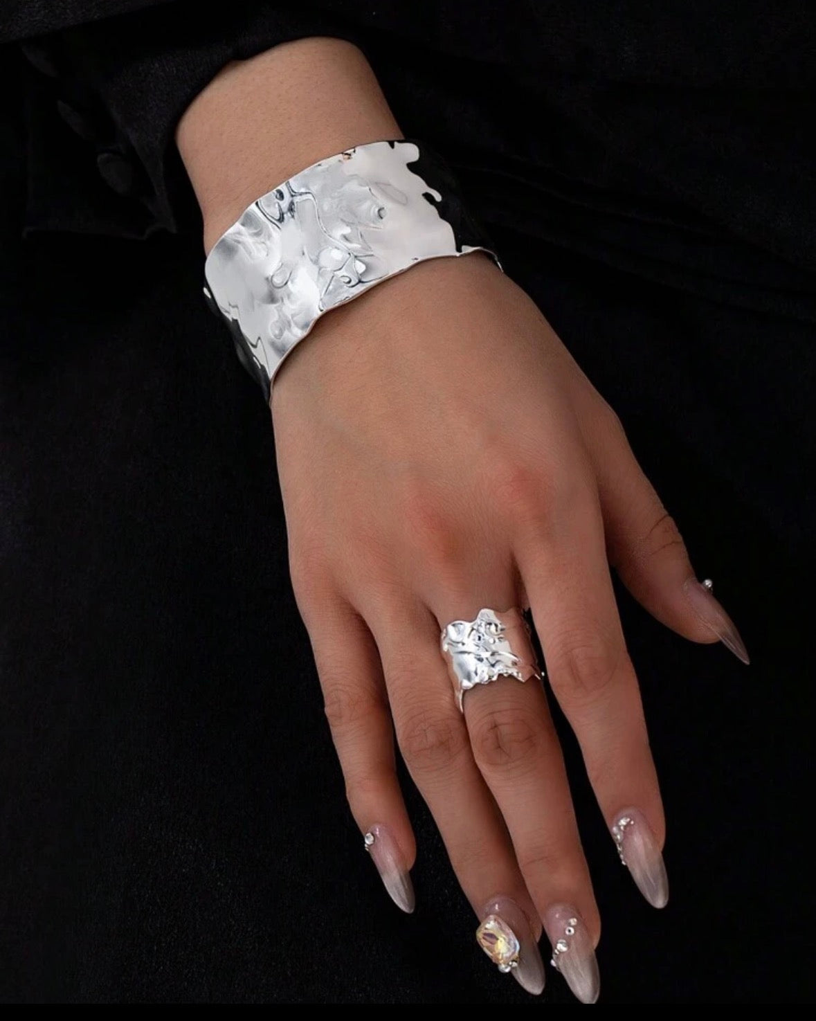 Hammered Haute - Silver - Complete Look