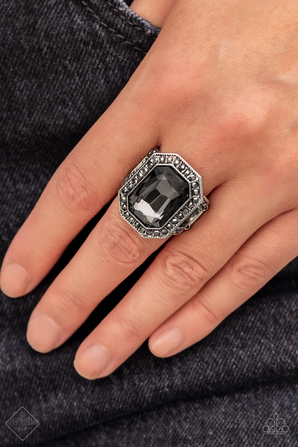 A Royal Welcome - Smoky - Silver