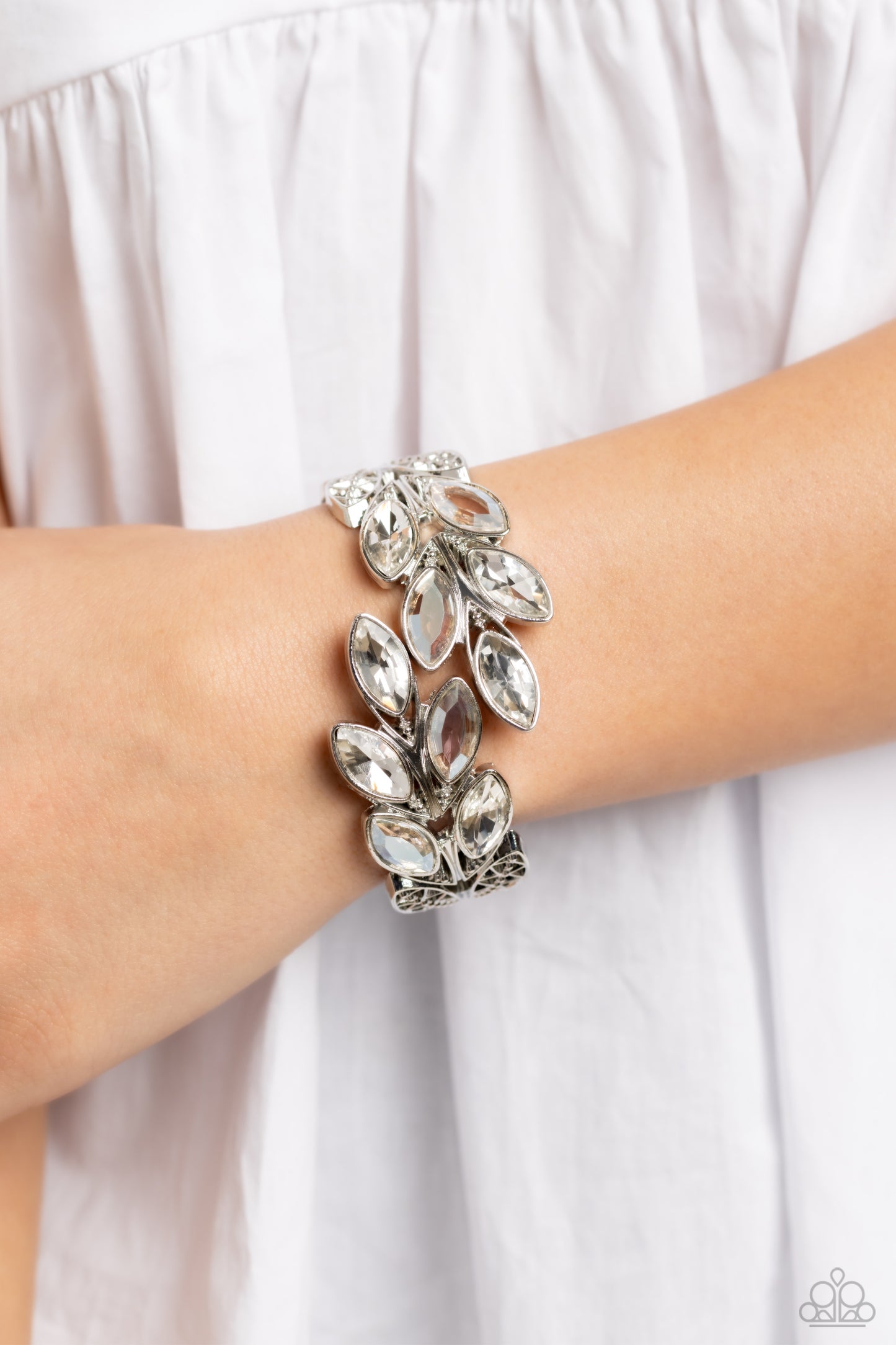 Luminous Laurels - Silver - White