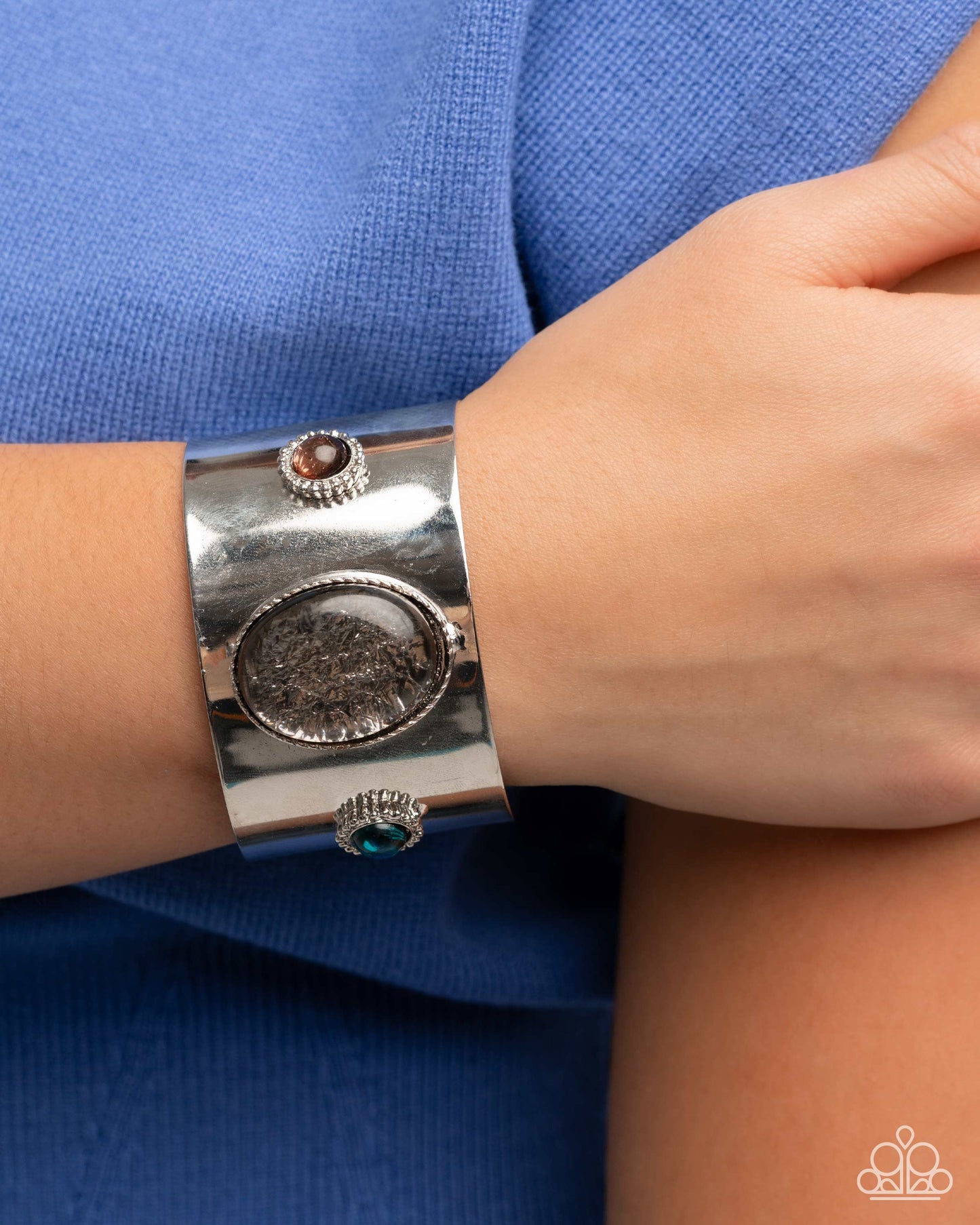 Rule the Light - Sets - Gray Set - Complete Look