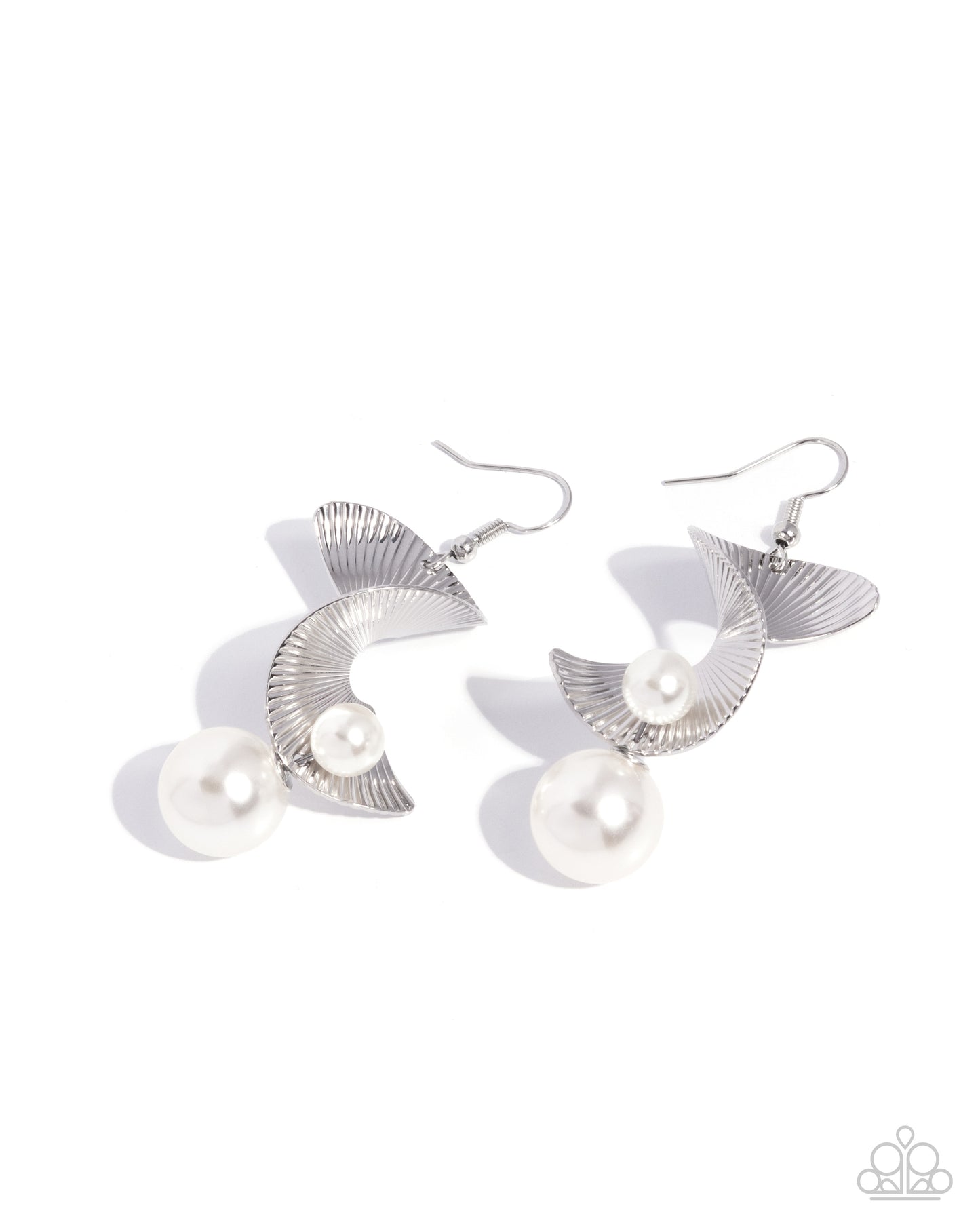 Curator Chic - White