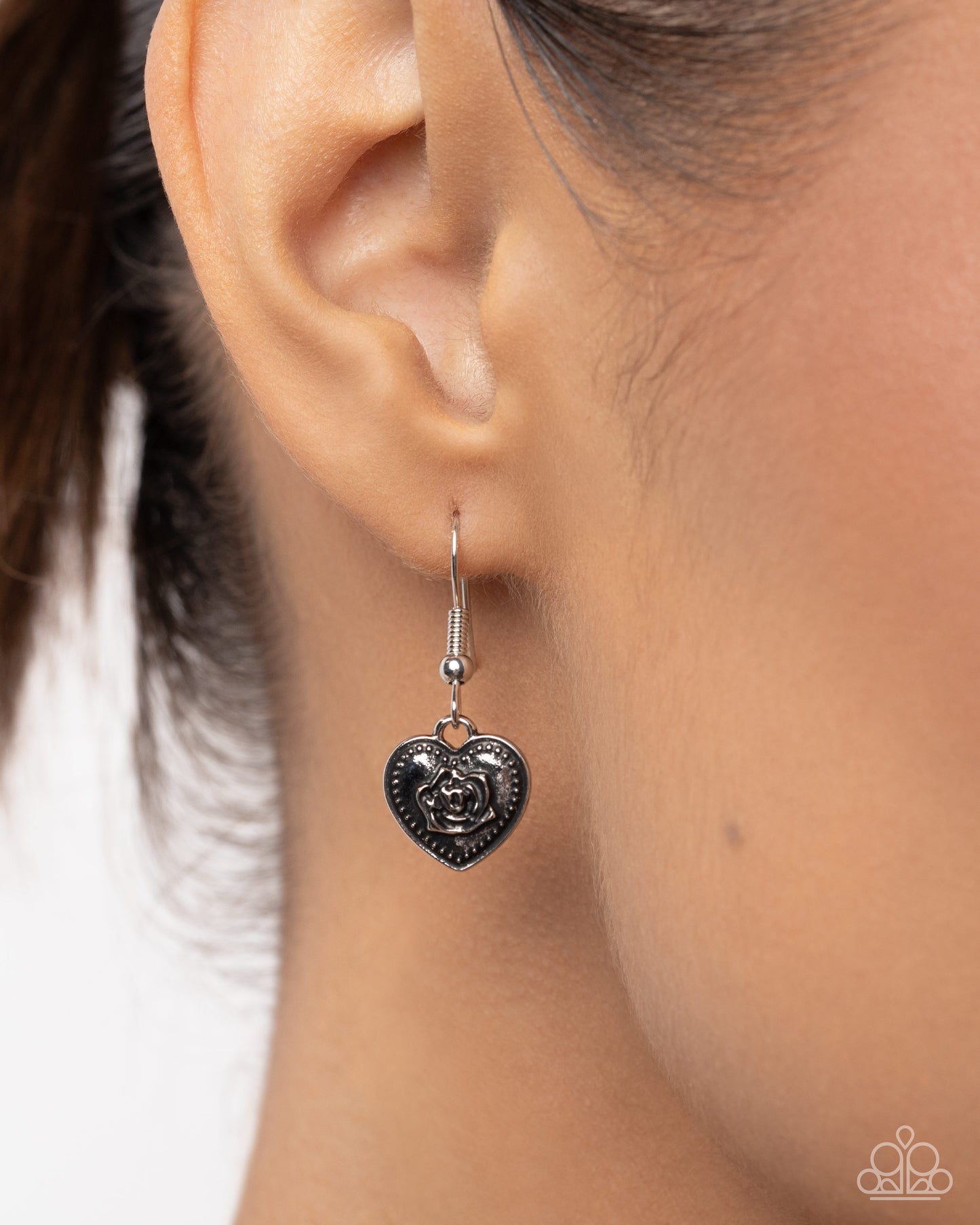Chic Conclusion - Silver - Complete Look - BB SV PH