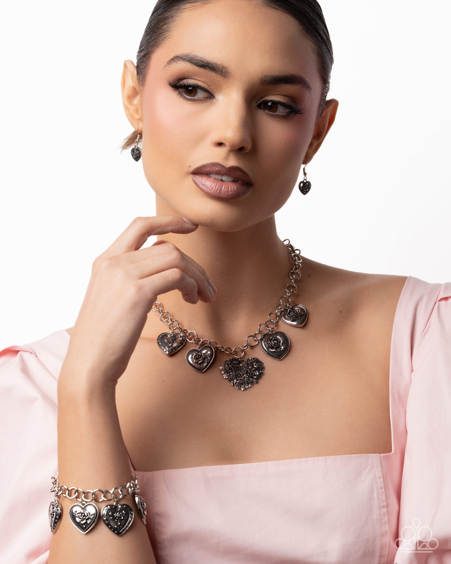 Chic Conclusion - Silver - Complete Look - BB SV PH