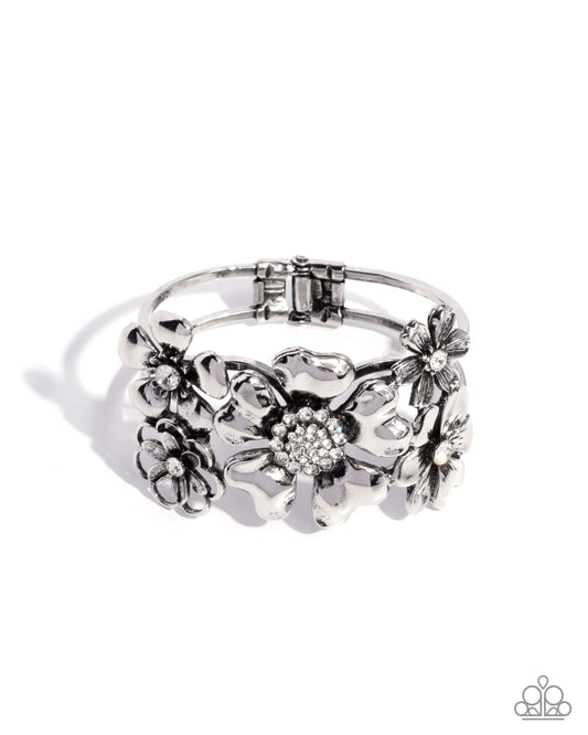 Bursting Bouquet - white - Paparazzi bracelet