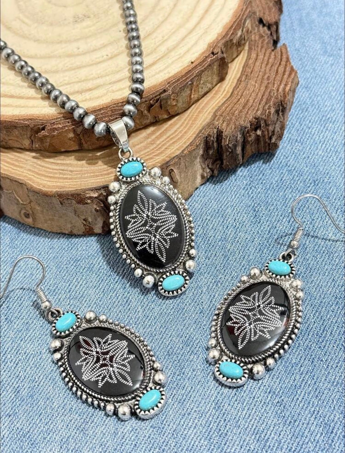 Weaving Western - Black - Complete Look