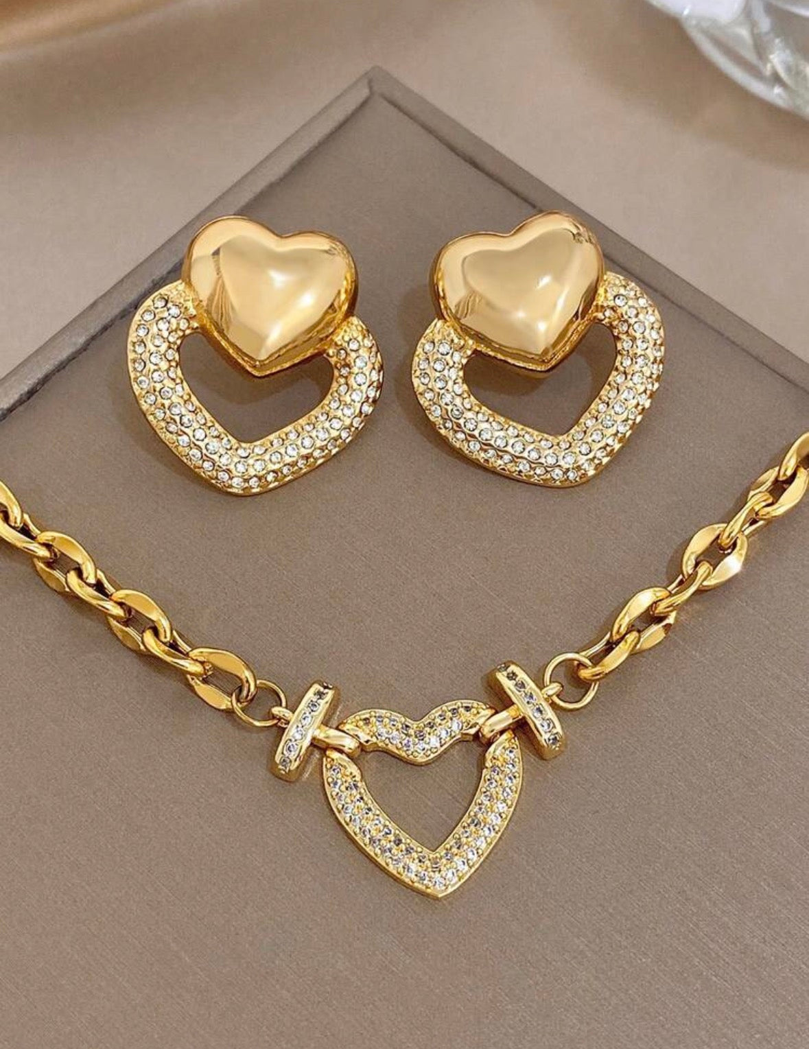 Hold My Heart - Gold - Complete Look
