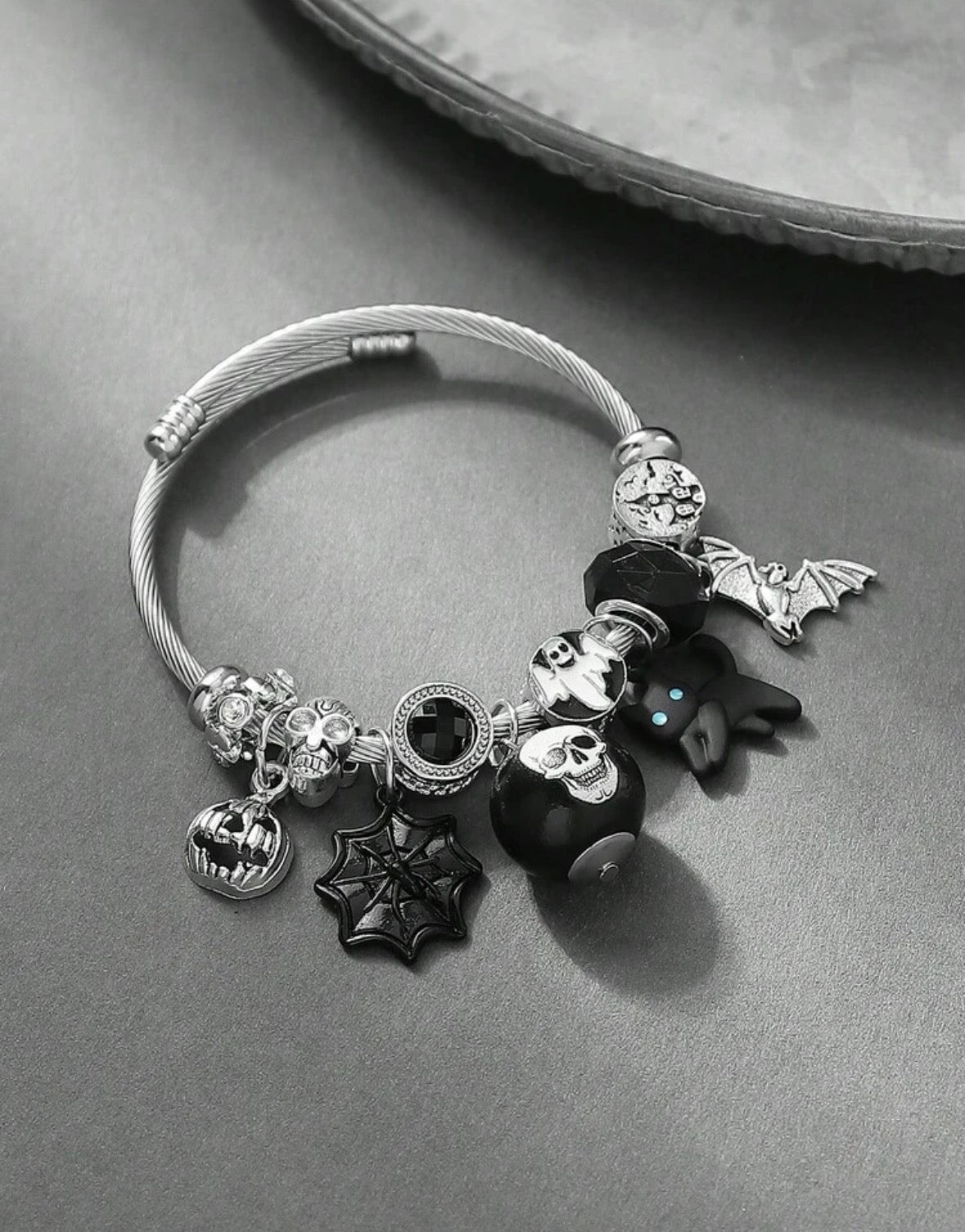 Charms Of the Darkness - Black