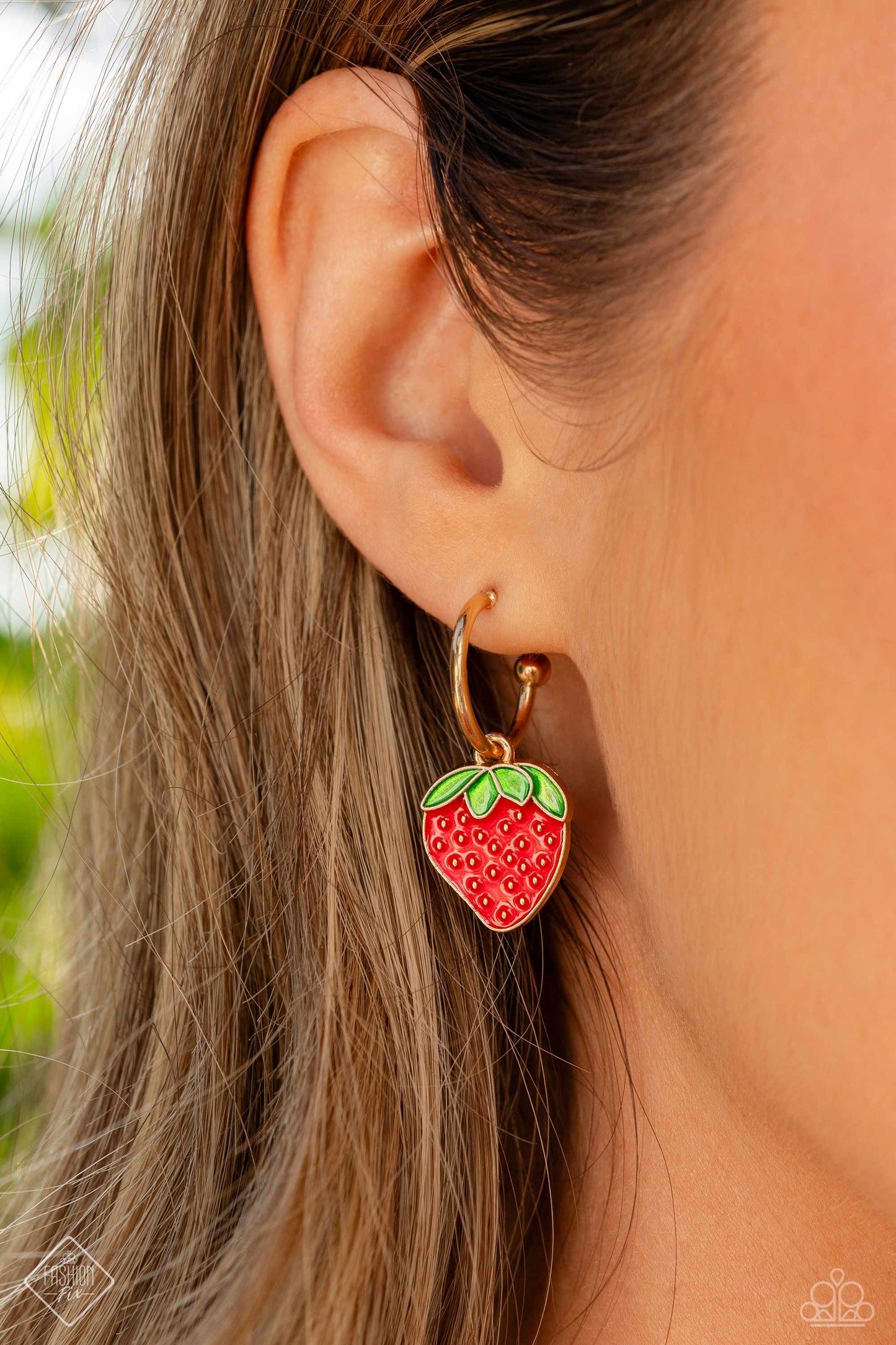 Fashionable Fruit - Gold - Red